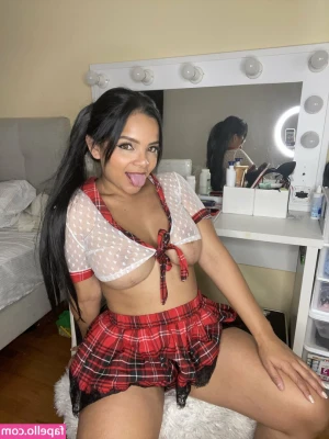 geolaya1192 - Hey night owls! It's Saturday night! Enjoy some live entertainment