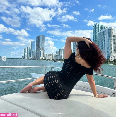 vannna.g [ vannna-g ] - A oldie but I love my tits in the first photo 💖  I have a date