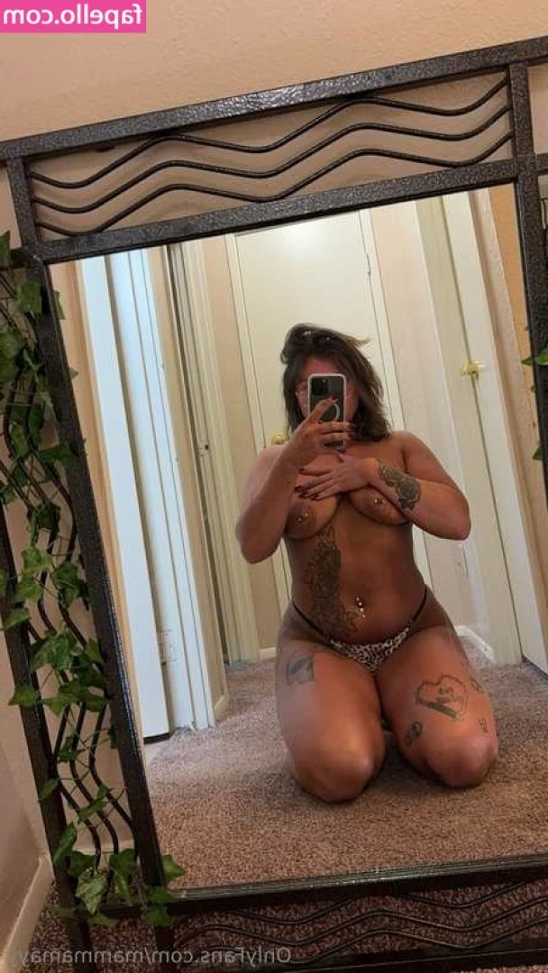 Mama May [ mama-may ] - Peek a booty 🫣 @heyheyzoeday with the full moon
