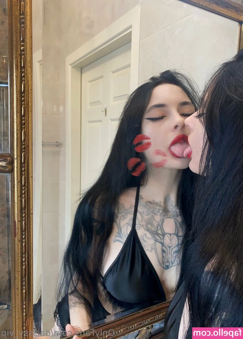 daisssy_free [ daisssy-free ] - Super sexy Louboutins and Memphis fully fashioned stockings xxx