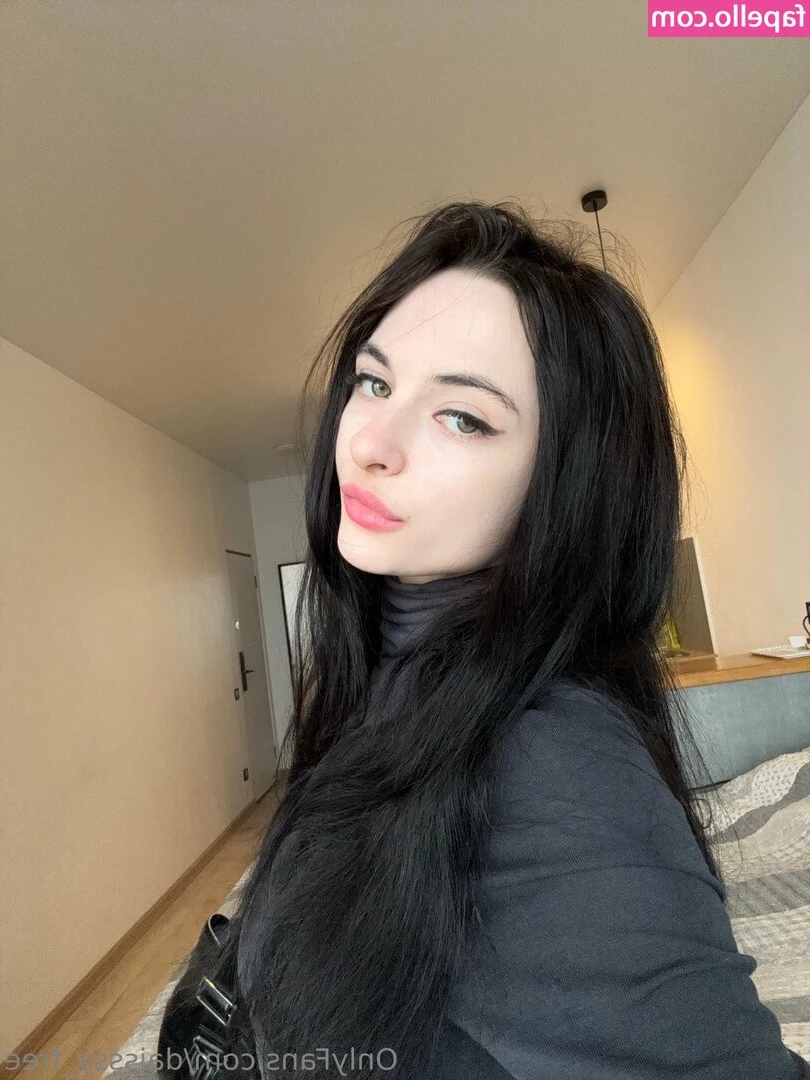 daisssy_free [ daisssy-free ] - Getting freaky in fishnets  I LOVE these
