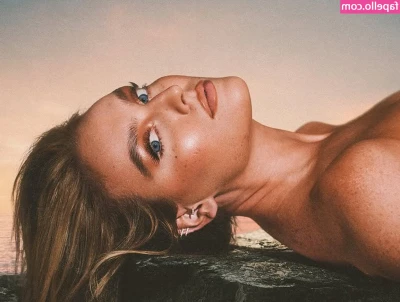 Perrie Edwards [ perrie-edwards ] - Part 2/2 The exchange of care and affection begins in the bathtub. We