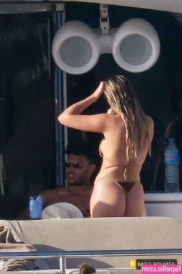 Perrie Edwards [ perrie-edwards ] - Come bath with me daddy. I need cleaning 😇😇😇