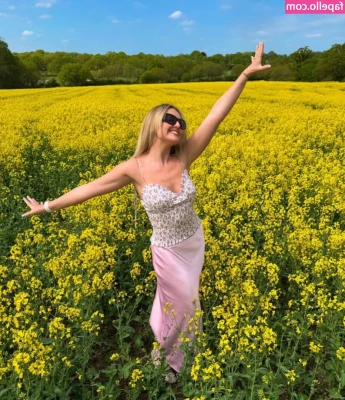 Perrie Edwards [ perrie-edwards ] - Might these tide you over until I m able to shoot a legit set