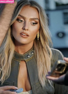 Perrie Edwards [ perrie-edwards ] - flexing my huge tits hehehehe ,enjoy this video xoxoxo