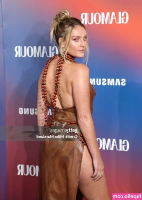 Perrie Edwards [ perrie-edwards ] - Jiggly jiggly 😝✨