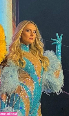 Perrie Edwards [ perrie-edwards ] - Mind if I get more comfy