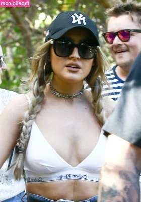 Perrie Edwards [ perrie-edwards ] - You ready for Jolandia
