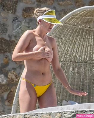 Perrie Edwards [ perrie-edwards ] - face   boobs