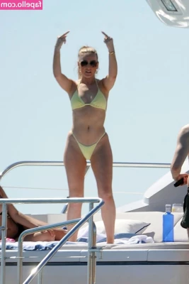 Perrie Edwards [ perrie-edwards ] - Choose your fighter     bbwpussy  upclosepussy  hairypussy  pinkpussy