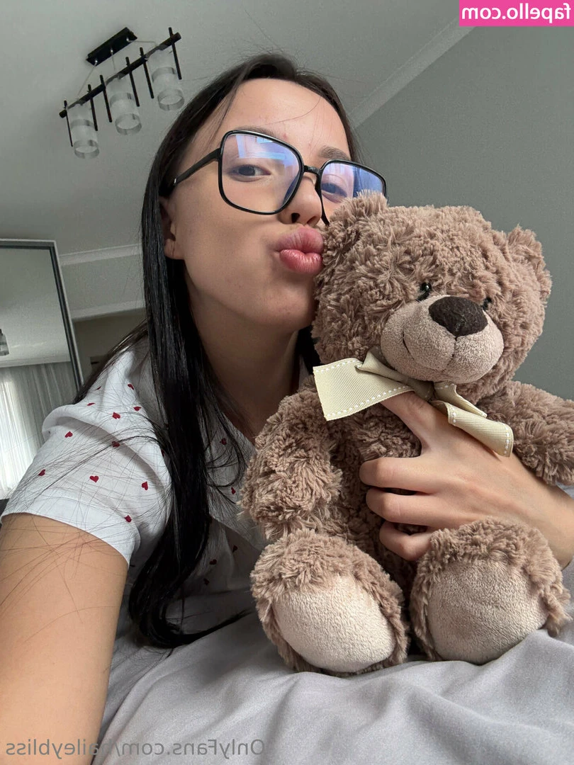 haileybliss - kiss my ass ❣️