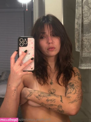 onlyevamariexx - Well.. now is not a time of lewd pic 🤣 Let's see my little chest