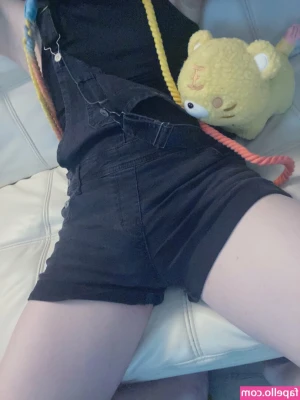 Taigs Taiga [ taigs-taiga ] - What type of guys do you wanna see me suck and fuck? I wanna cater