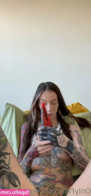 eggstarrrrrfree - The good old flash and booty twist (booty getting thick 😁), and