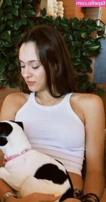 Daniela Melchior [ daniela-melchior ] - Check those DM's for something sweet 👀 🍭