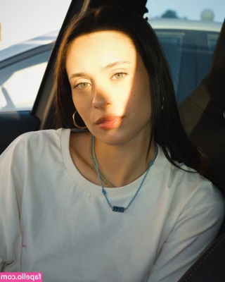 Daniela Melchior [ daniela-melchior ] - Would you eat me for lunch? 🙈