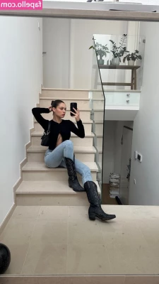 Daniela Melchior [ daniela-melchior ] - Want to get a little more personal   Let s have some 1 on 1 time  