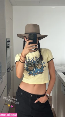 Daniela Melchior [ daniela-melchior ] - 🇬🇧 L0li Moo is ready to serve you some milk 🍼 swipe and
