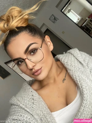 lindanew - I’m live! Come chat and get to know me! Twitch.tv/cincinbear