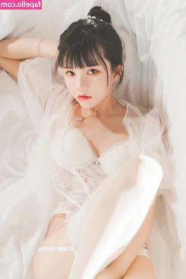 cherryneko0628 - I had broken my ankle about a week ago 🤦🏼‍♀️ So I’ll