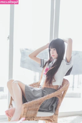 cherryneko0628 - Who doesnt love Nylons and Red Soles!!!