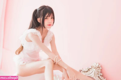 cherryneko0628 - Would you like to have my legs wide open? 😈