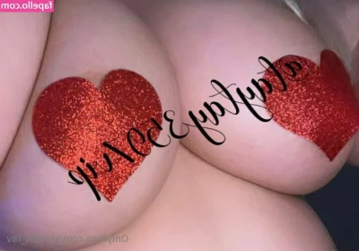 scarlett_fav [ scarlett-fav ] - Oiled up tits are the best for tit fucks!!!