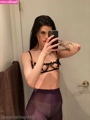 thrasherlewds - All wet in the bath, showing off my body for you 👀