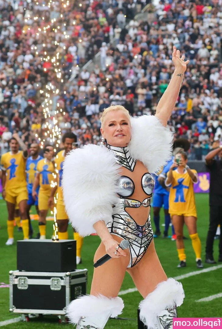 Xuxa Meneghel [ xuxa-meneghel ] - You are in my sexy imagination 😘