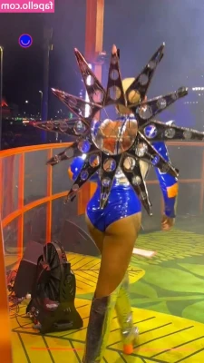 Xuxa Meneghel [ xuxa-meneghel ] - Put your cock in between my bouncy breasts