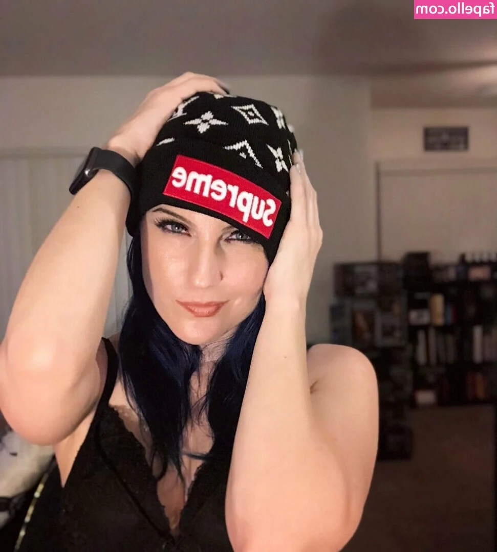 Leva Bates [ leva-bates ] - I want to see your hard dick 💦