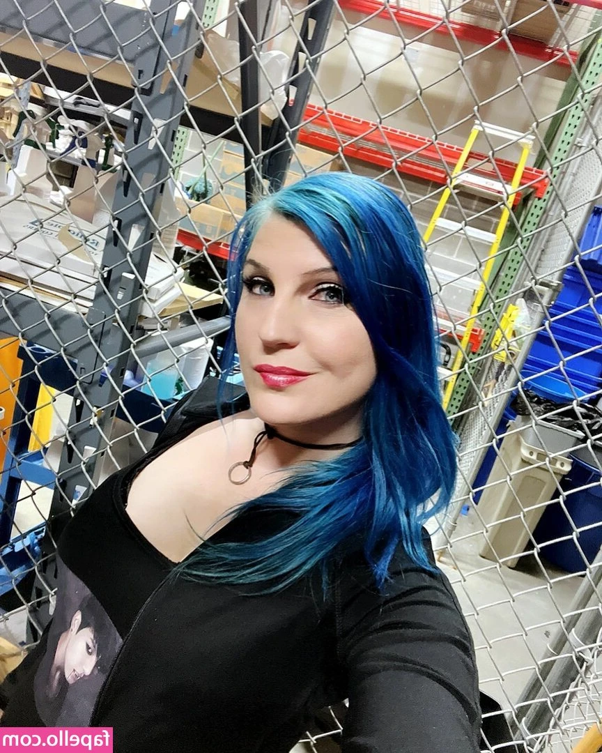 Leva Bates [ leva-bates ] - All alone here! Tão sozinha!