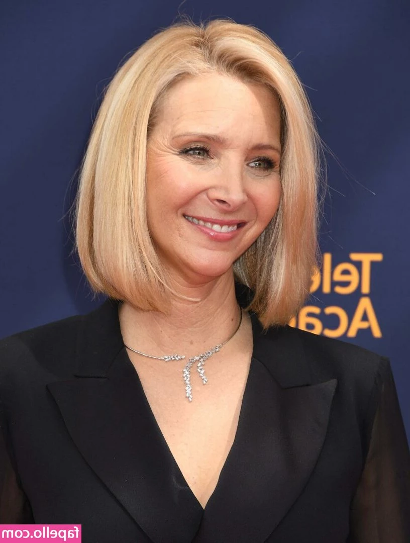 Lisa Kudrow [ lisa-kudrow ] - CreamY Pussy and huge Anal Toy!