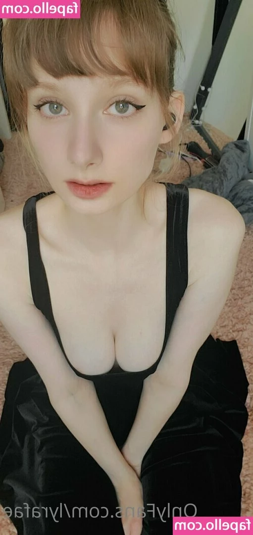 Lyra Fae [ lyra-fae-1 ] - I suck on my biggest dildo in the shower.