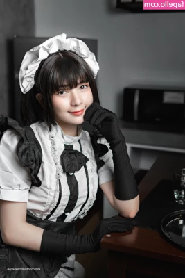 Senpai Alice [ senpai-alice ] - this is how i watch tv and i need someone to marathon Sponge Bob with