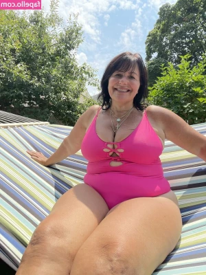 Ivorygoddess [ ivorygoddess-1 ] - I m cold  my nipples get hard  I need a tongue to warm them up