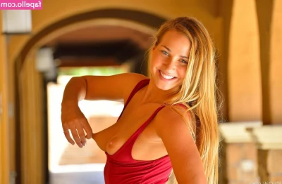 Courtney Dillon [ courtney-dillon ] - How long could you resist my booty before you