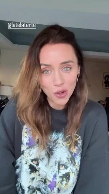 Una Healy [ una-healy ] - Bush is getting big!