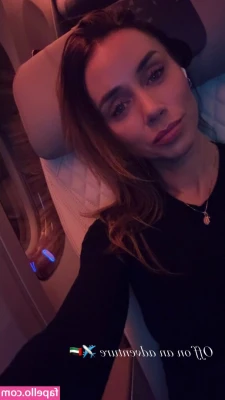 Una Healy [ una-healy ] - come rub lotion on me 🙏🏼💕