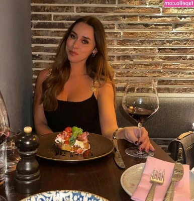 Una Healy [ una-healy ] - 👀….have you seen this video? 👀💦 I went to a Fans place in