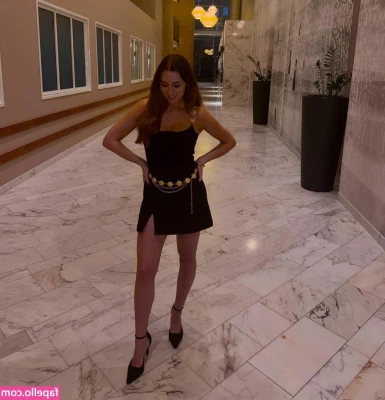 Una Healy [ una-healy ] - Black lipstick makes everything better