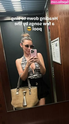Una Healy [ una-healy ] - And a bit more fun before I start my day... 😉