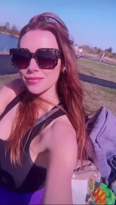 Una Healy [ una-healy ] - Post con comfy clothes