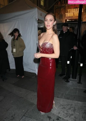 Una Healy [ una-healy ] - Happy  super late  Valentine s Day Daddy    Like what you see  Stay