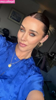 Una Healy [ una-healy ] - Have a great week my fans  swipe for the booty