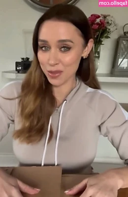 Una Healy [ una-healy ] - Like my choker?