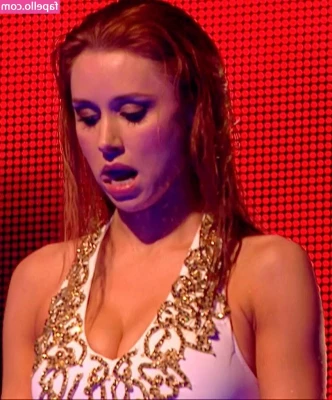 Una Healy [ una-healy ] - Visit dressing room in shopping center #nopant