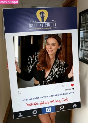 Una Healy [ una-healy ] - I really want you to hurt my hard nipples!
