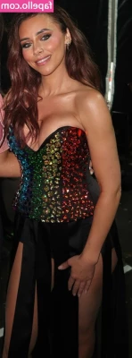 Una Healy [ una-healy ] - Come see more on  morea black