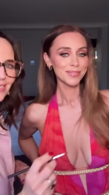 Una Healy [ una-healy ] - Super close up hehe 🍓